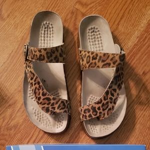White Mountain Leopard print sandals 11M